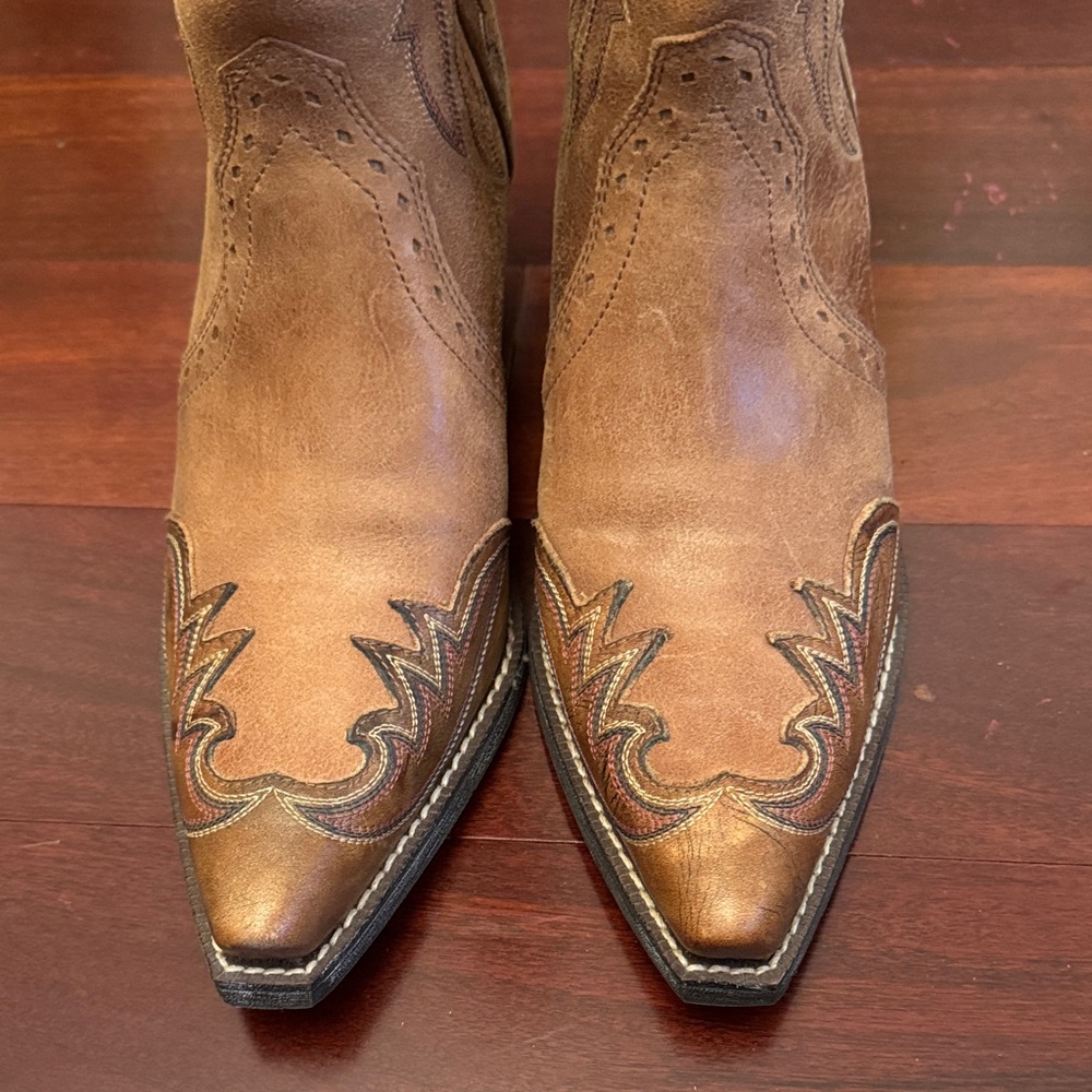 Ariat Stylish Tan Western Boots for Women Size 7